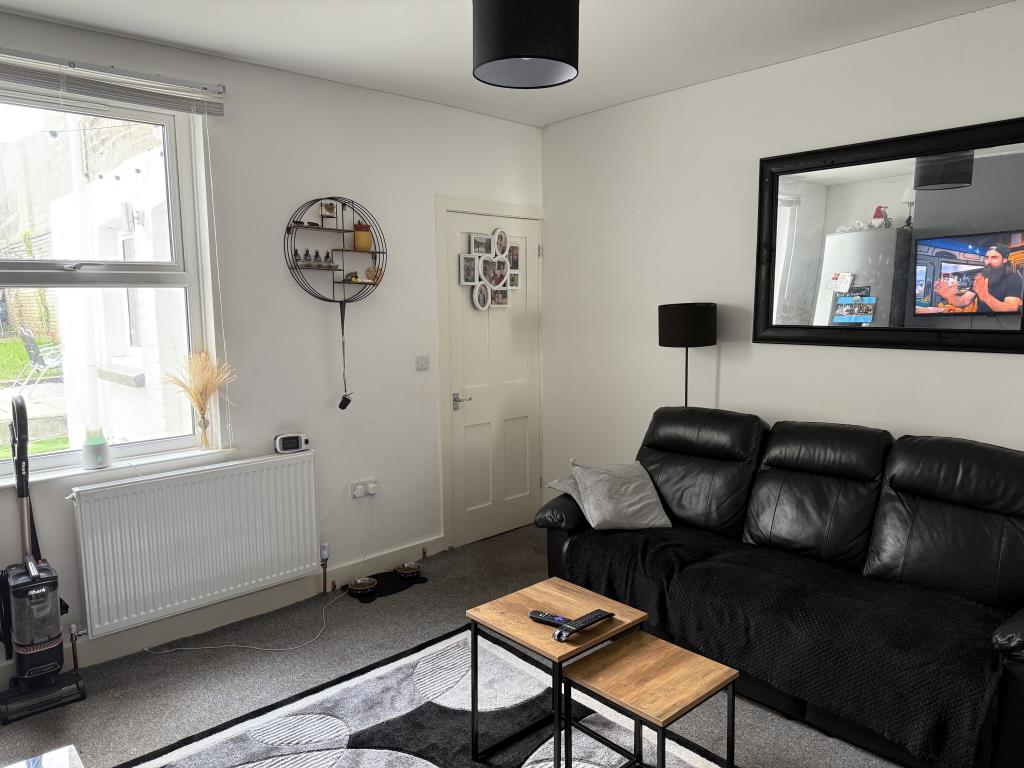 Lot: 38 - TWO-BEDROOM END-TERRACE HOUSE FOR INVESTMENT - Room with furniture carpet and painted walls